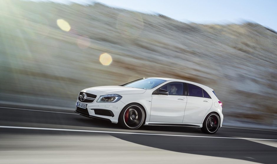 Mercedes-Benz A 45 AMG va veni echipat cu pneuri Dunlop