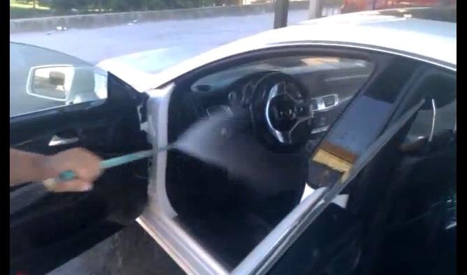 Mercedes-Benz CLS este imun la apa. Chiar si la interior! Mercedes-Benz CLS este imun la apa. Chiar si la interior!