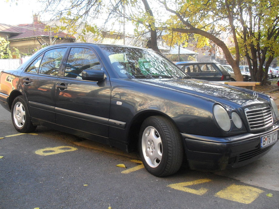 Mercedes-Benz E 200