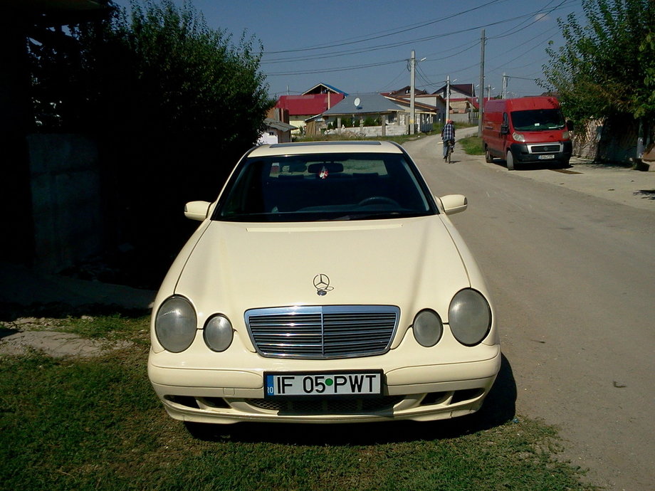 Mercedes-Benz E 200