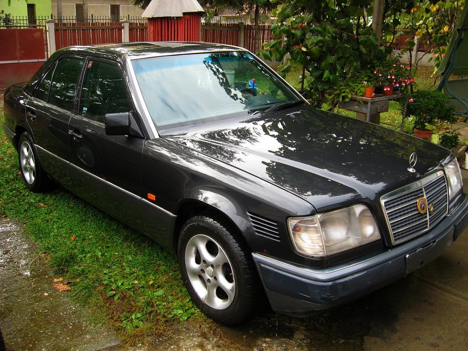 Mercedes-Benz E 300 OM606