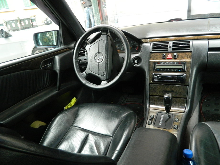 Mercedes-Benz E 300 om606