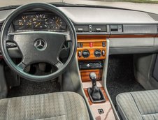 Mercedes-Benz E-Class 200D W124