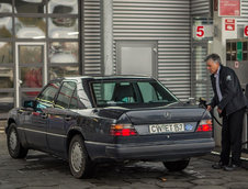 Mercedes-Benz E-Class 200D W124