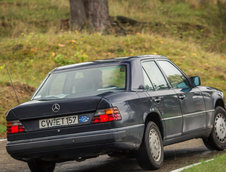 Mercedes-Benz E-Class 200D W124