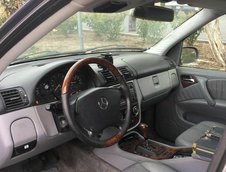 Mercedes-Benz ML320 replica Jurassic Park