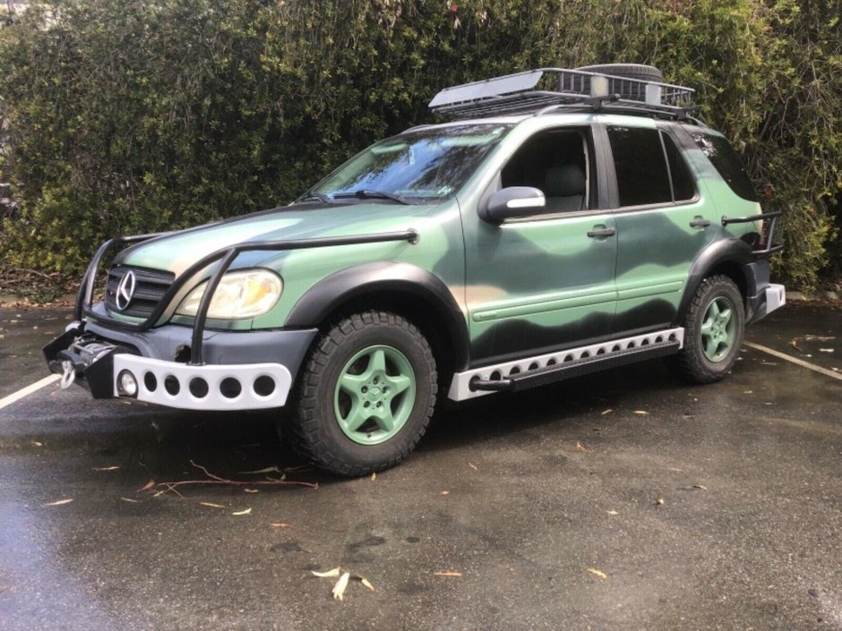 Mercedes-Benz ML320 replica Jurassic Park