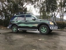 Mercedes-Benz ML320 replica Jurassic Park