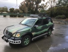 Mercedes-Benz ML320 replica Jurassic Park