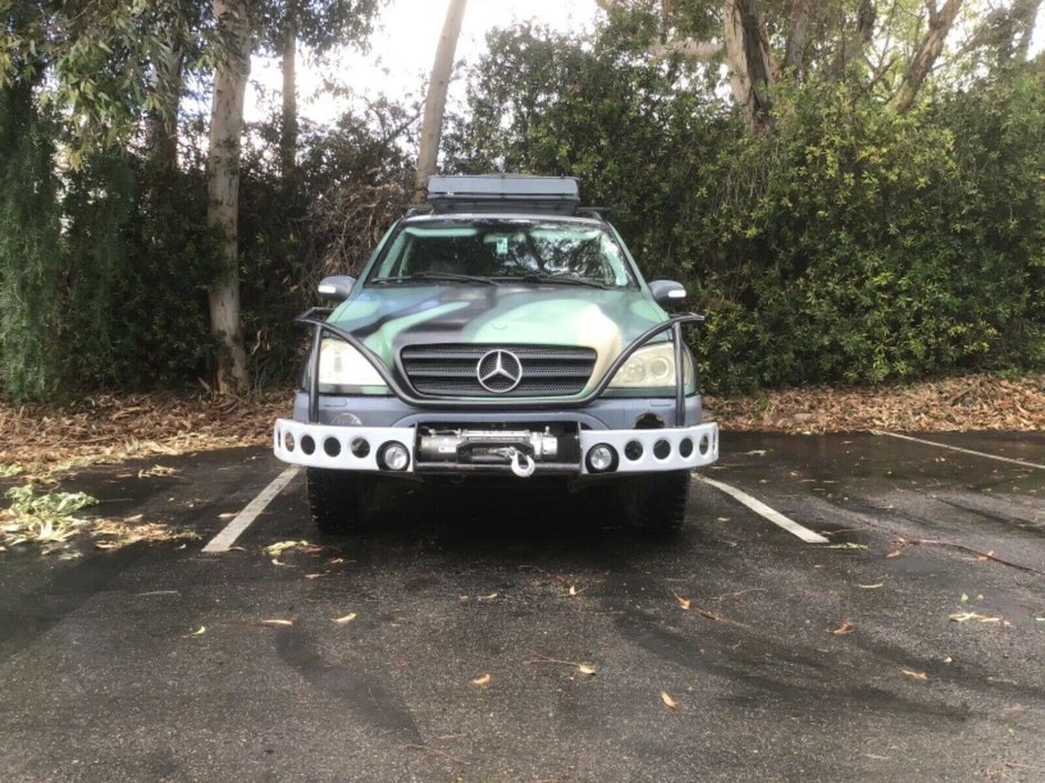 Mercedes-Benz ML320 replica Jurassic Park