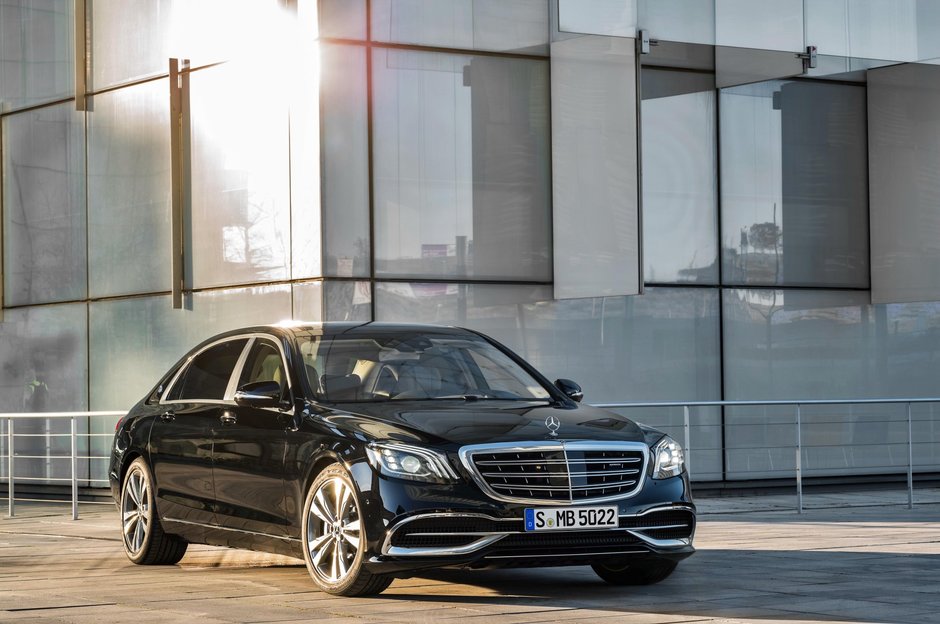 Mercedes-Benz S65 AMG si Maybach S560