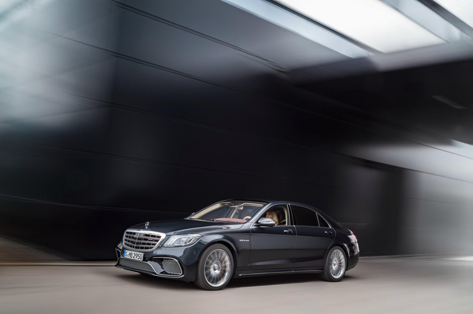 Mercedes-Benz S65 AMG si Maybach S560