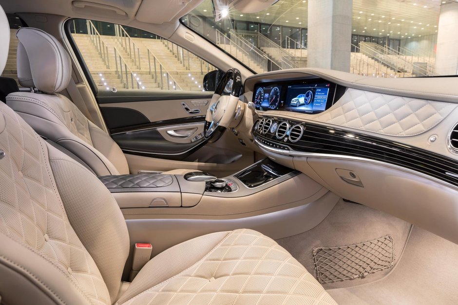 Mercedes-Benz S65 AMG si Maybach S560