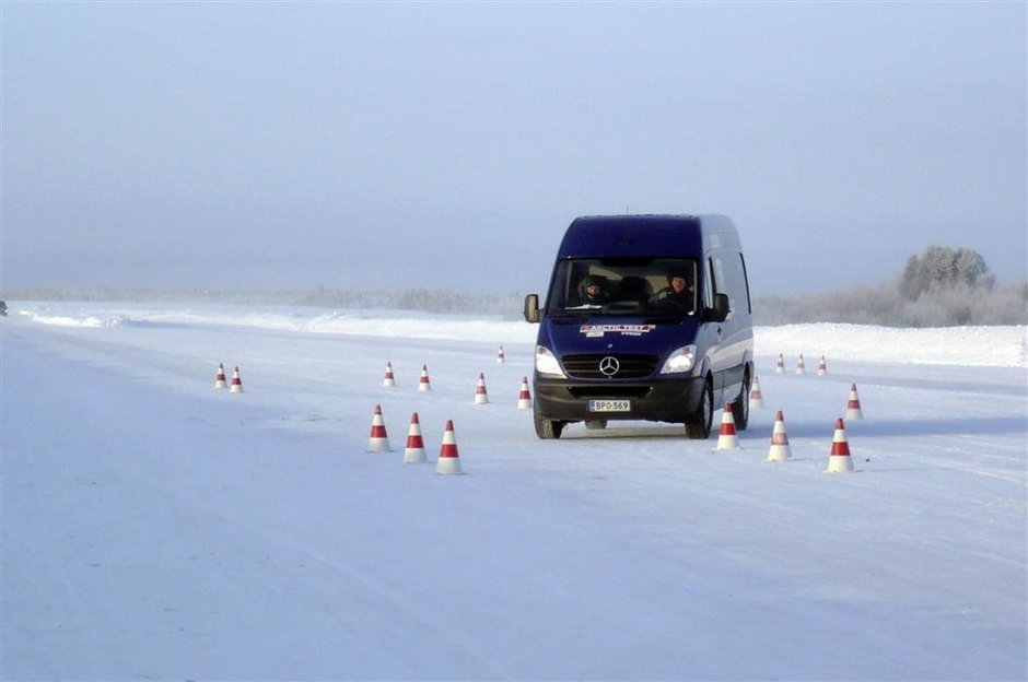 Mercedes-Benz Sprinter 313 castiga Arctic Van Test 2012