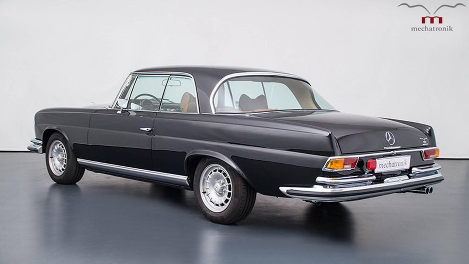 Mercedes-Benz W111 din 1970 restomod