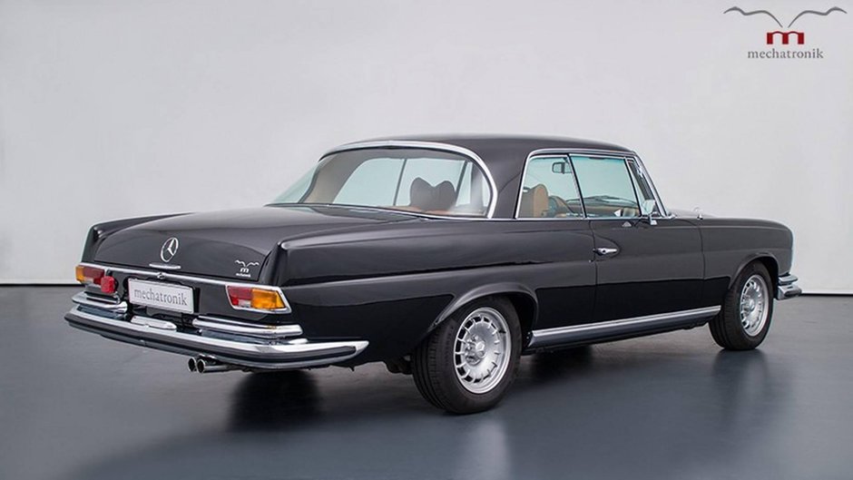 Mercedes-Benz W111 din 1970 restomod