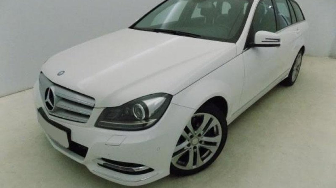 Mercedes C 200 300 CDI V6 T-Modell 4Matic BlueEFFICIENCY 7G-TRONIC PLUS - 2.987 cc / 231 CP 2013