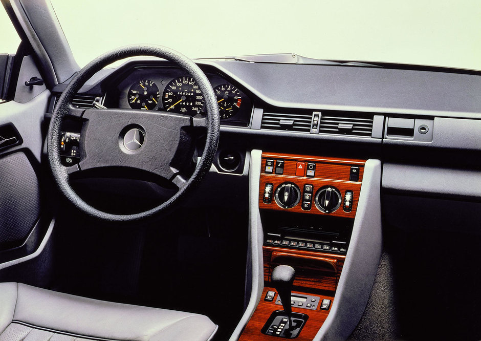 Mercedes C124