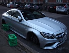 Mercedes C63 AMG cu rotile furate