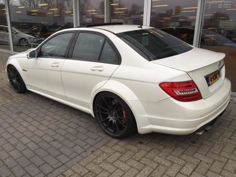 Mercedes C63 AMG de 700 CP