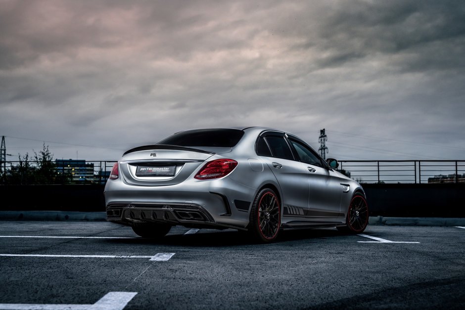 Mercedes C63 AMG de la Performmaster