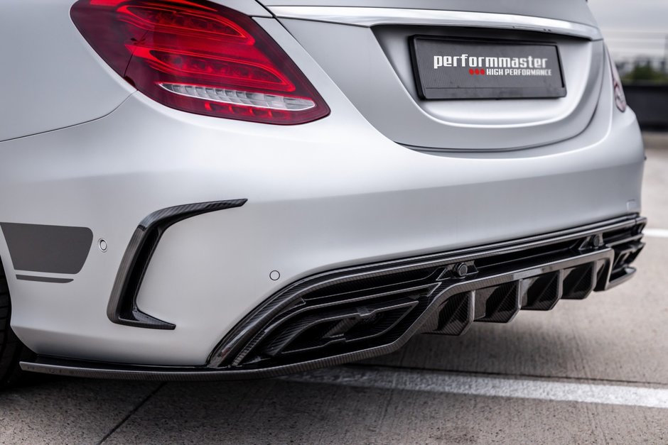 Mercedes C63 AMG de la Performmaster