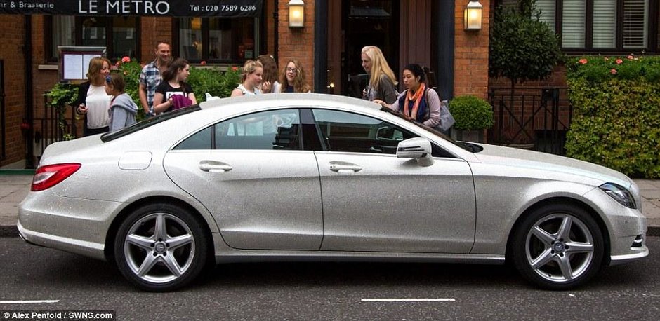 Mercedes CLS incrustat cu diamante