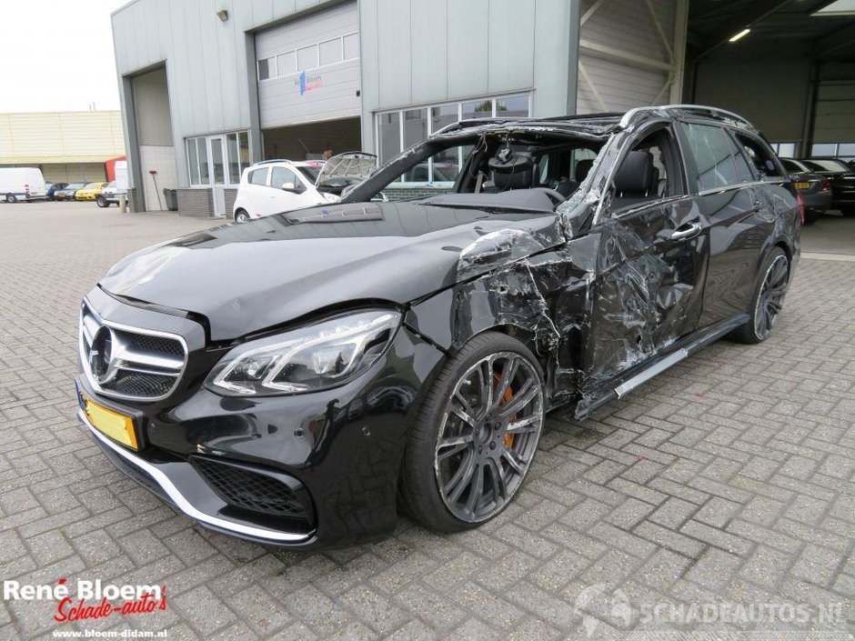 Mercedes de 850 CP scos la vanzare