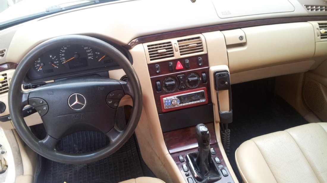 Mercedes E 200 2148