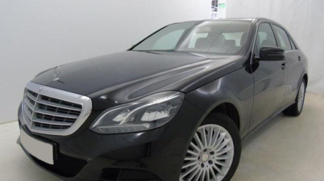 Mercedes E 200 350 4Matic 7G-TRONIC BlueEFFICIENCY ECO Start/Stop - 3.498 cc / 306 CP 2013