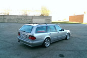 Mercedes E-Class cu motor V8 de 6.0 litri