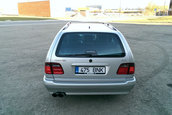 Mercedes E-Class cu motor V8 de 6.0 litri
