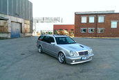 Mercedes E-Class cu motor V8 de 6.0 litri