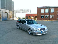 Mercedes E-Class cu motor V8 de 6.0 litri