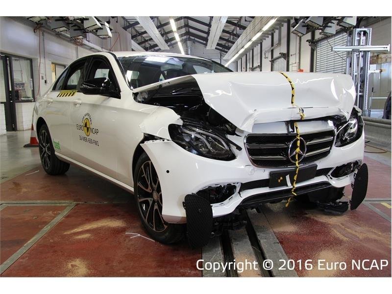 Mercedes E-Class in cadrul testelor EuroNCAP