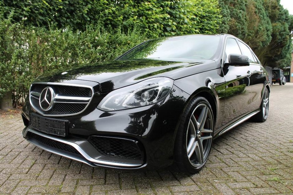 Mercedes E63 AMG cu 208.388 km la bord