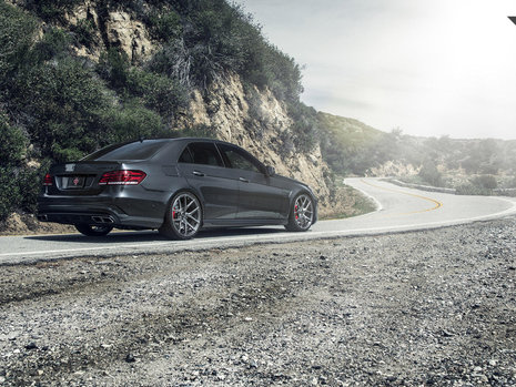 Mercedes E63 AMG cu jante Vorsteiner