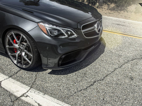 Mercedes E63 AMG cu jante Vorsteiner