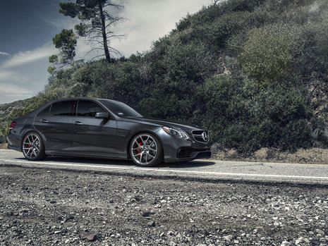 Mercedes E63 AMG cu jante Vorsteiner