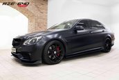 Mercedes E63 AMG de la Revozport