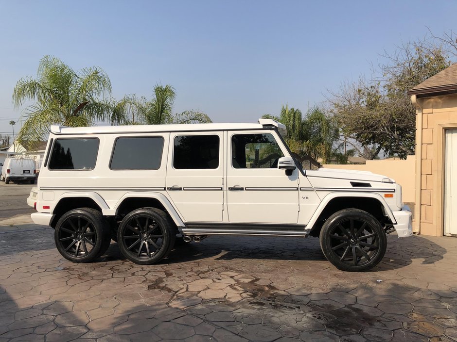 Mercedes G550 cu sase roti