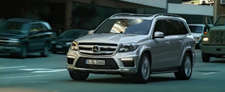 Mercedes promoveaza noul GL-Class cu un spot absolut genial. Garantam! Mercedes promoveaza noul GL-Class cu un spot absolut genial. Garantam!