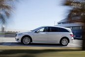 Mercedes R-Class isi arata noua fata