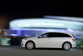Mercedes R-Class isi arata noua fata