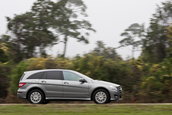 Mercedes R-Class isi arata noua fata