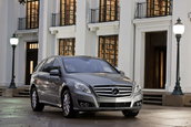 Mercedes R-Class isi arata noua fata