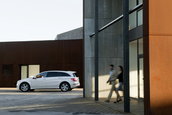 Mercedes R-Class isi arata noua fata