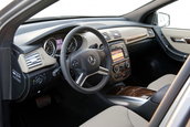 Mercedes R-Class isi arata noua fata
