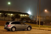 Mercedes R-Class isi arata noua fata