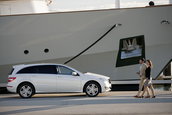 Mercedes R-Class isi arata noua fata